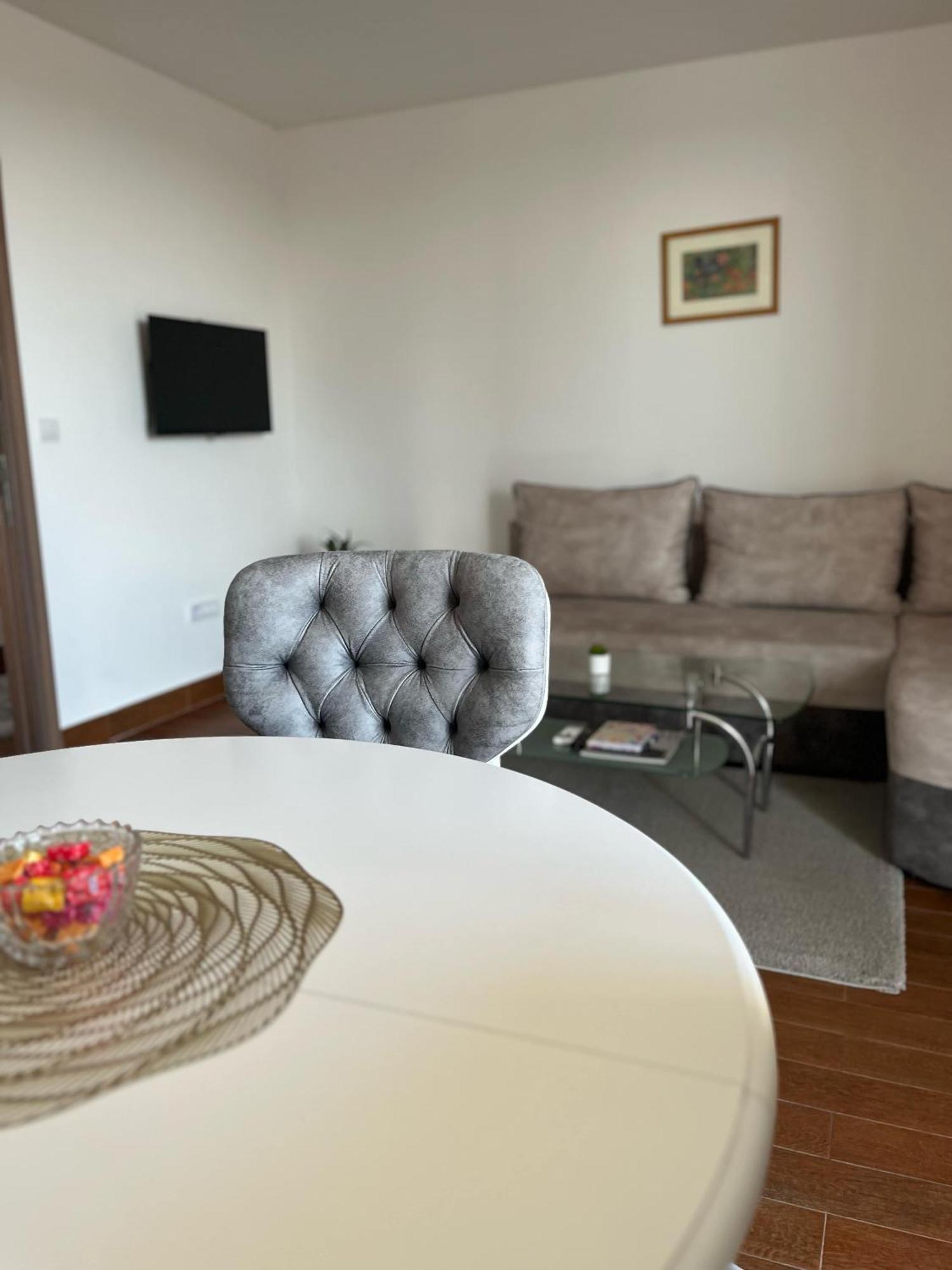 Surcin Apartment Ledine Kültér fotó