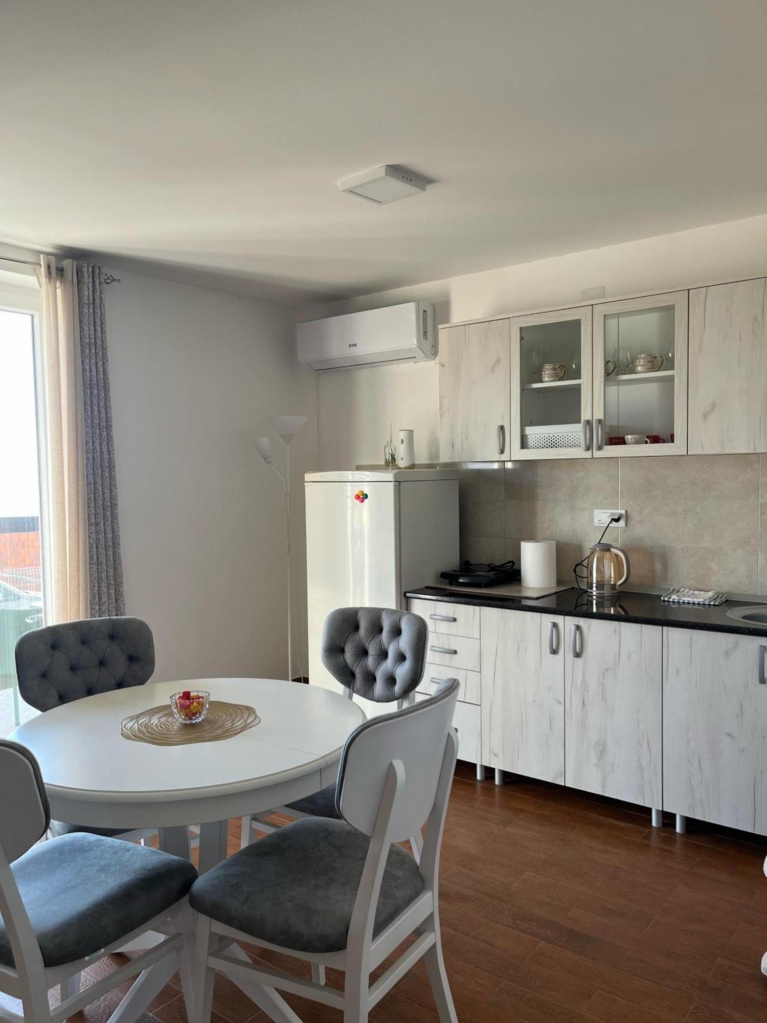 Surcin Apartment Ledine Kültér fotó